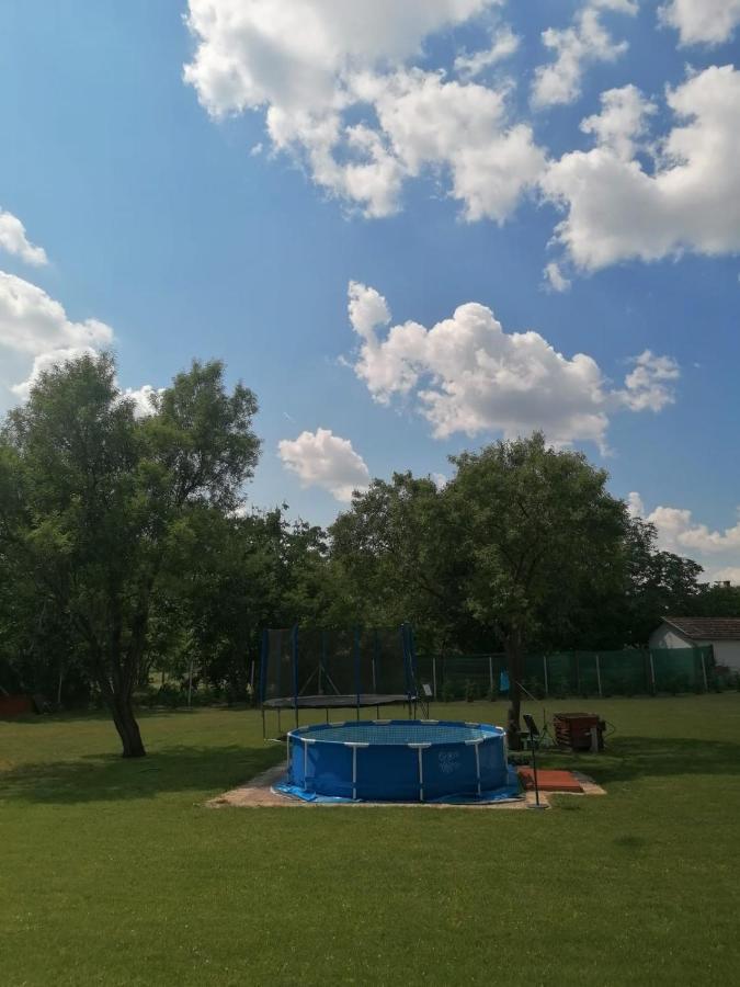 Casa Napsugar Panzio Bed and Breakfast Apostag Buitenkant foto