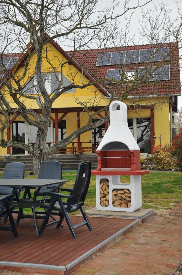 Casa Napsugar Panzio Bed and Breakfast Apostag Buitenkant foto