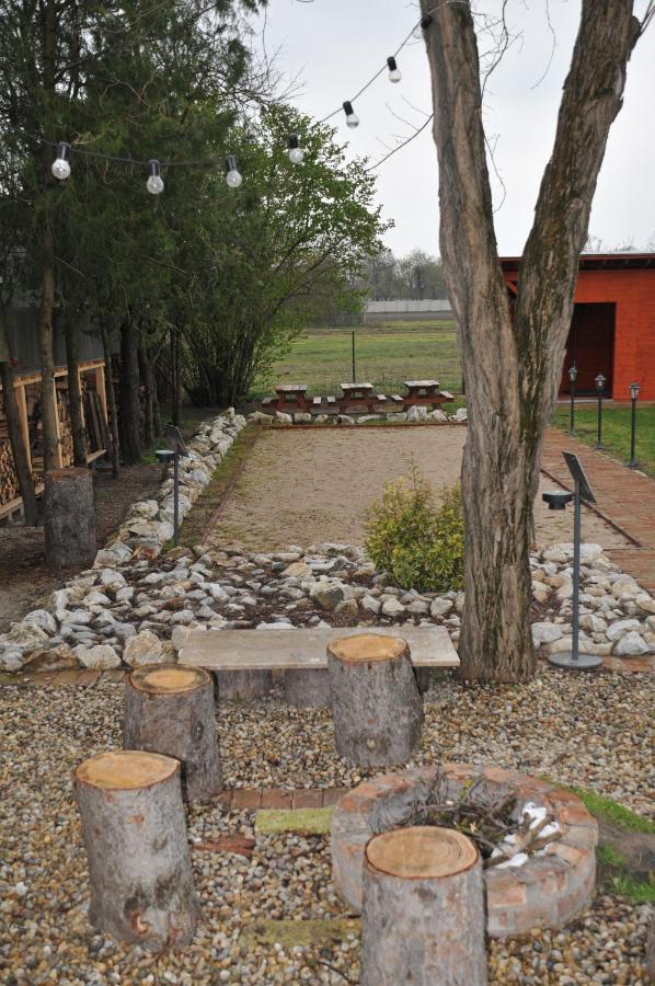 Casa Napsugar Panzio Bed and Breakfast Apostag Buitenkant foto