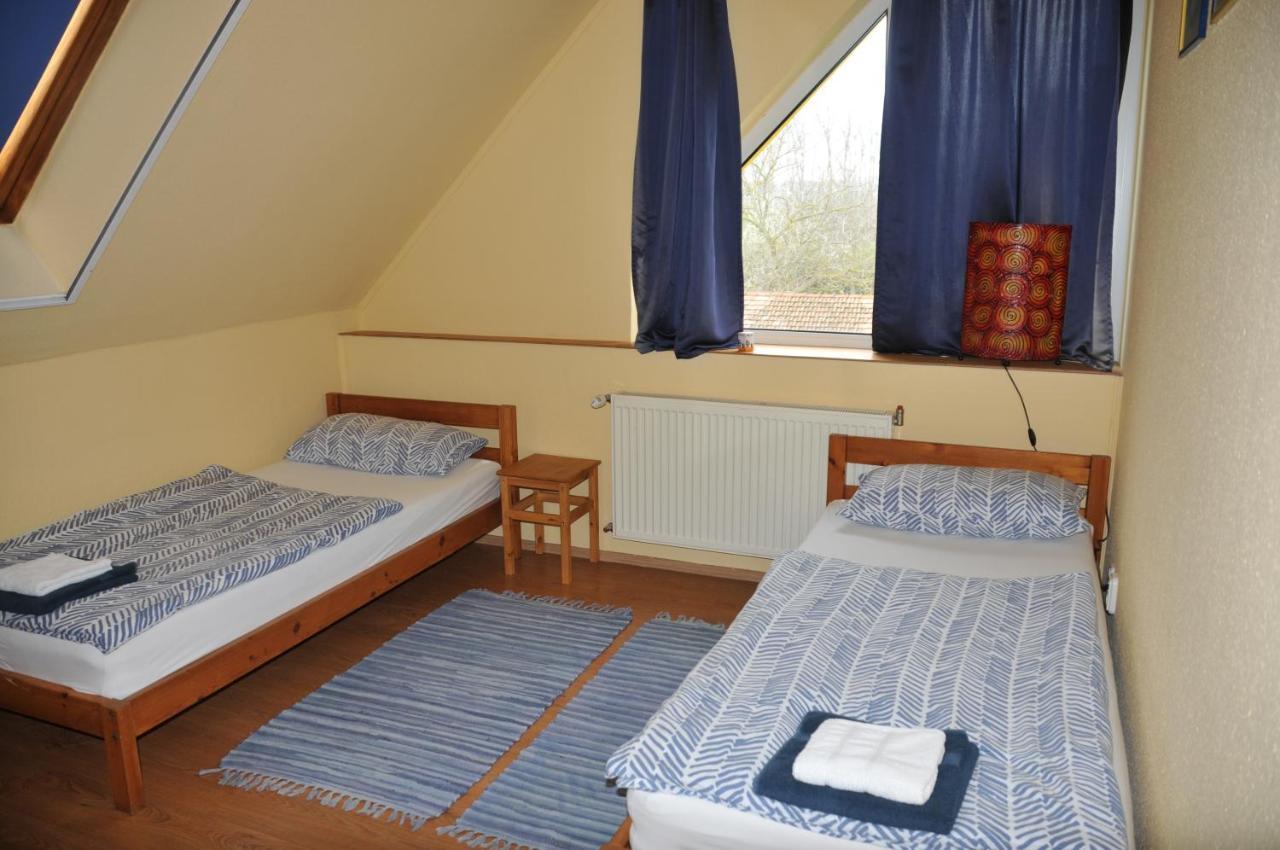 Casa Napsugar Panzio Bed and Breakfast Apostag Kamer foto