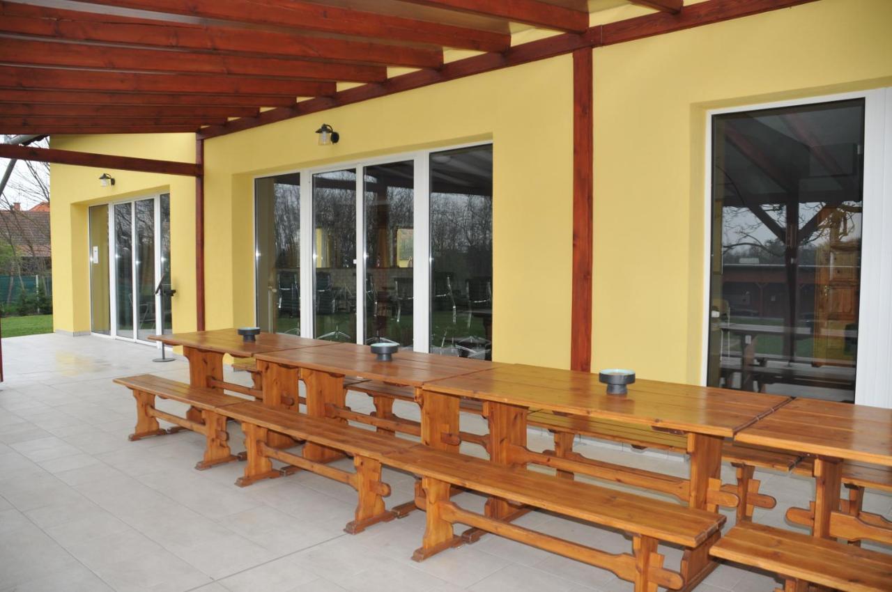 Casa Napsugar Panzio Bed and Breakfast Apostag Buitenkant foto